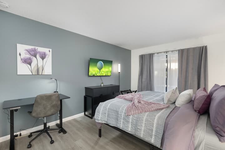 Простор наменет за работа, врвна постелнина и паметен телевизор