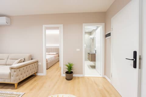Top Airbnb: Blloku Prime Apartments: Apartment 1 (1+1) in Shqipëria Qendrore