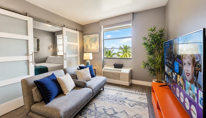 Sunlit & Stylish Urban Retreat - Miami Beach, FL