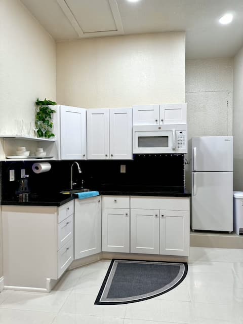 Popular Airbnb listing: Luxurious studio in central miami! in Miami Gardens