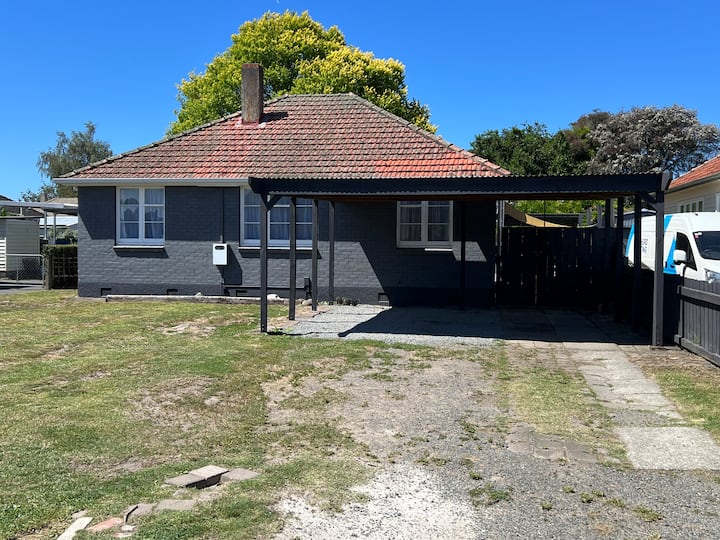 Comfort On Lane | 3br Home With Air Con & Bbq - Clive