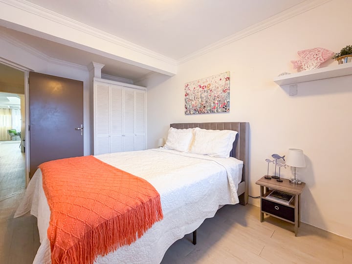 Cozy Guest Bedroom - 1st floor