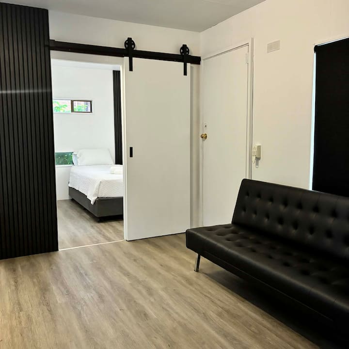 Luxe 2 Bedroom Cabin Farm Stay Near Town & Aelec - Tamworth
