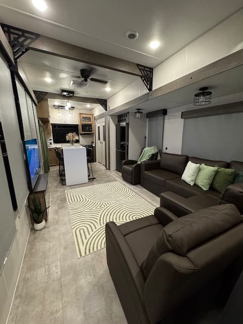 Successful Airbnb property: Backyard Retreat with Modern Trailer in Crosstown