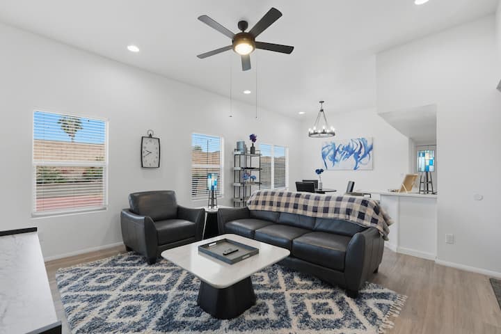 Modern & Sleek Townhouse Retreat In Nw Tucson - Marana, AZ
