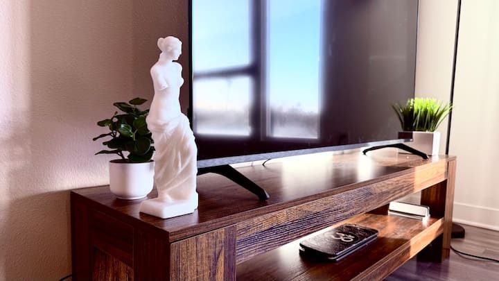 Stylish Art Loft | Free Parking | Pool | Hot Tub - West Hollywood
