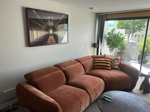 Top performing Airbnb: Hobart CBD Luxury - King Beds - Free Parking in Hobart