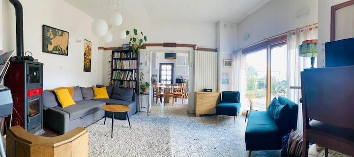 Cozy, Light-filled Home, In Moret Loing Et Orvanne - Fontainebleau