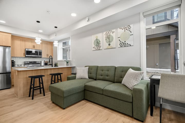 Bright Nw Townhome - Airport -Sleeps 4 - Calgary