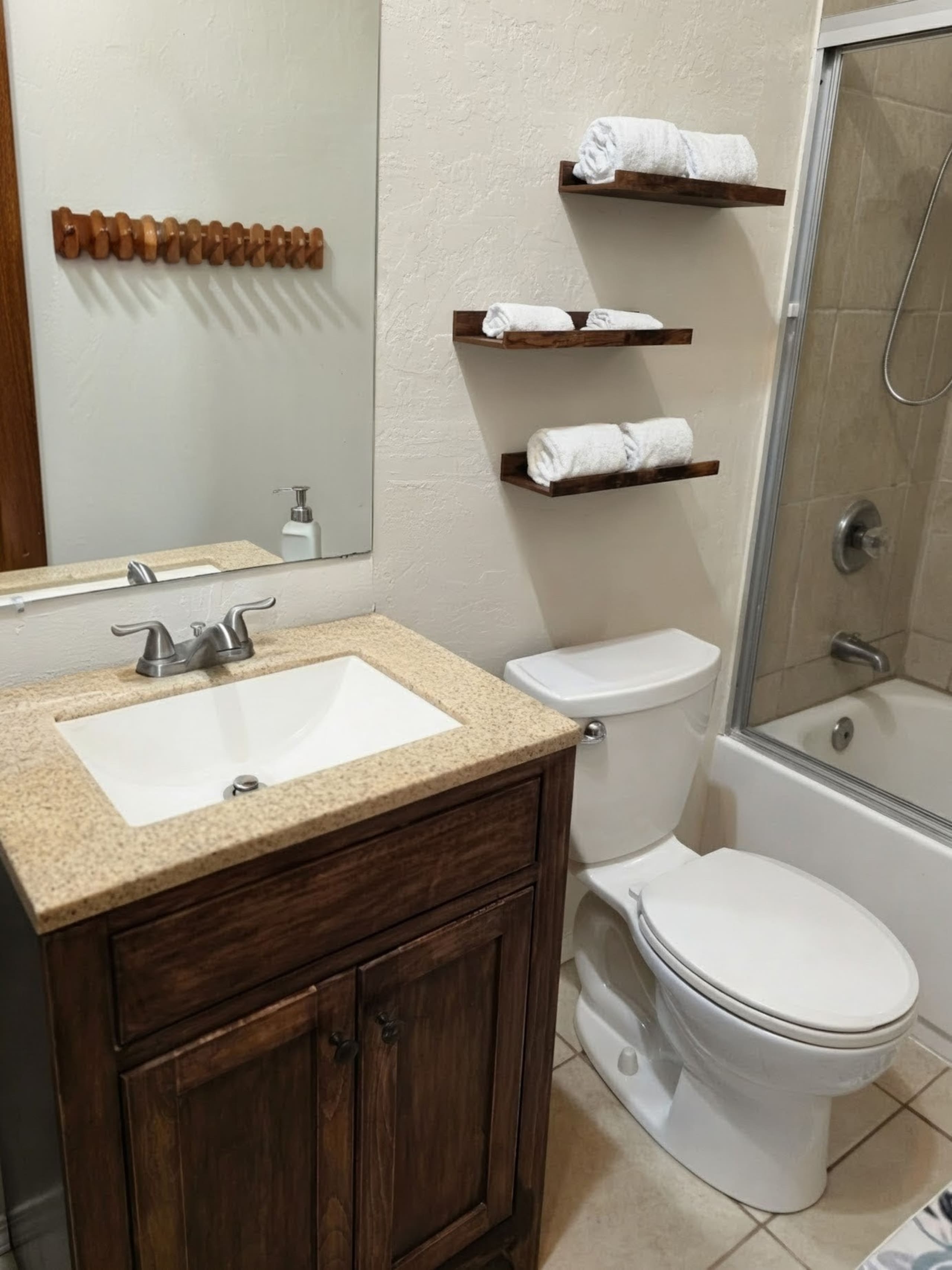 Home in Keaau · ★4.75 · 1 bedroom · 2 beds · 1 private bath - Image 14