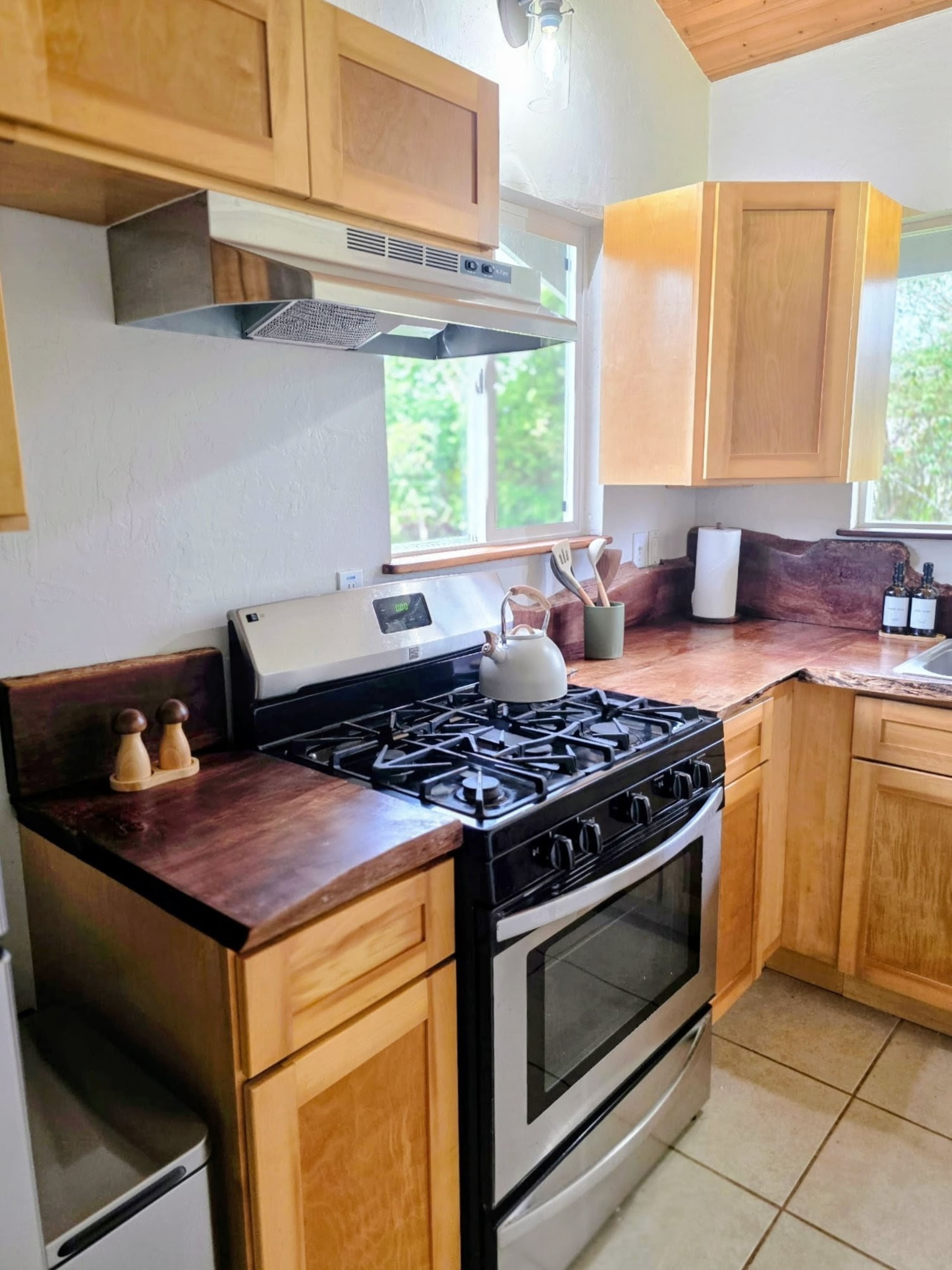 Home in Keaau · ★4.75 · 1 bedroom · 2 beds · 1 private bath - Image 7