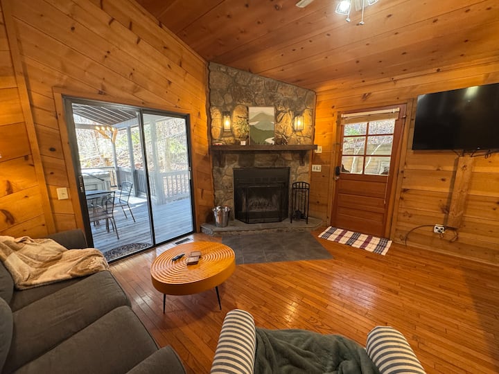 Yonah Relax | Cozy Mountain Cabin Escape Retreat! - Helen, GA