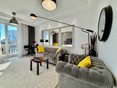 Top performing Airbnb: Glamour Panorama Fast WiFi 70'TV Netflix Disney+ in Śródmieście