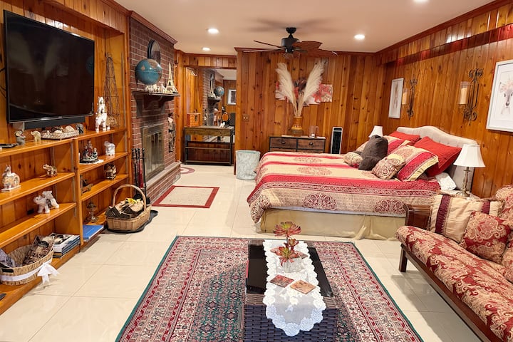 Hudson Valley Suite Home Cinema, Fireplace, Gazebo - Beacon, NY