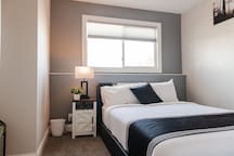 Queen Bed With a Hot-tub And Pool Table