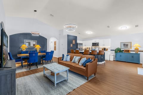 Successful Airbnb property: Luxury Disney Escape Sleeps 14 Private Pool & Yard in Lake Alfred