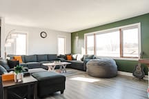 King Bedroom/Private Hot tub/Large Patio