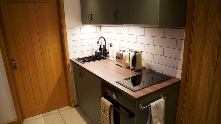 Garden Annex With Private Access - Bristol