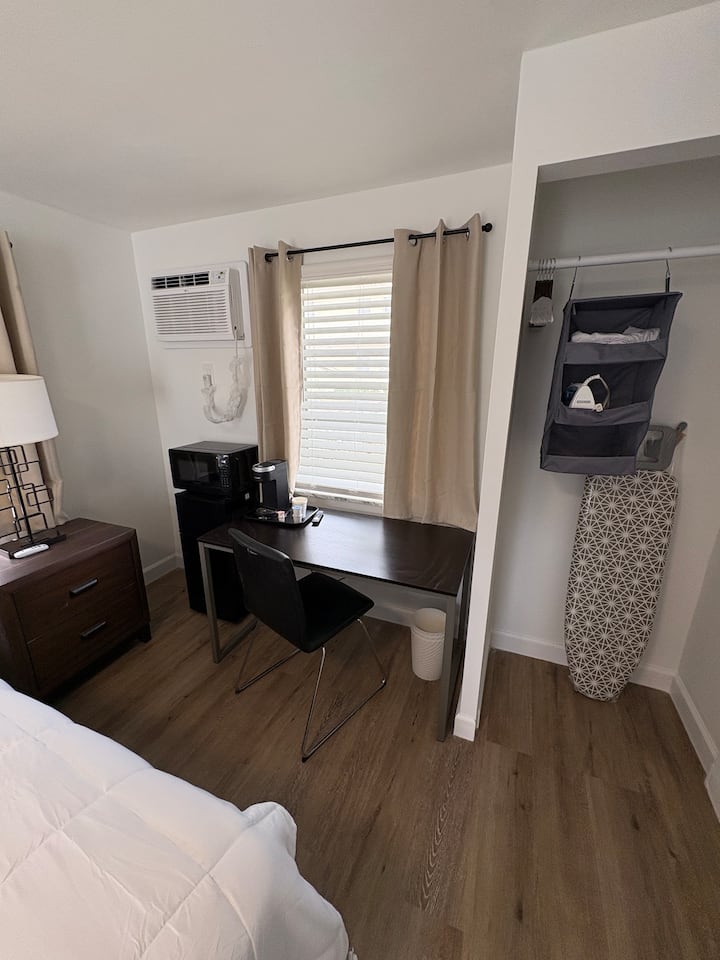 CruiseStays & Conventioners — Airport/Cruiseport Room #9 photo 3