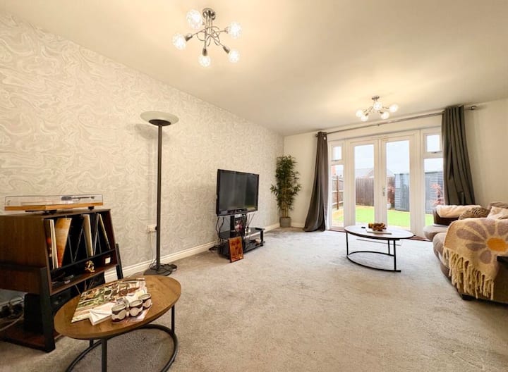 Bright & Cozy 2-bed Home For Work Or Leisure - Dartford