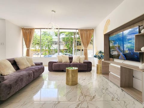 Top performing Airbnb: Luxury House : Rooftop Pool, HotTub, Turkish Bath in Santa Mónica