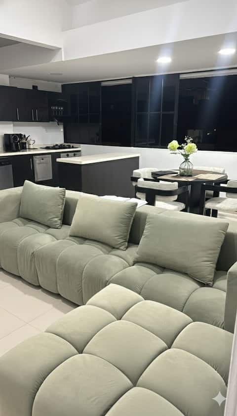 Successful Airbnb property: Penthouse-style apartment in a prime area in Cuarto De Legua Guadalupe
