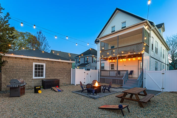 Historic 8br | Backyard | Firepit, Grill | Parking - Salem, MA