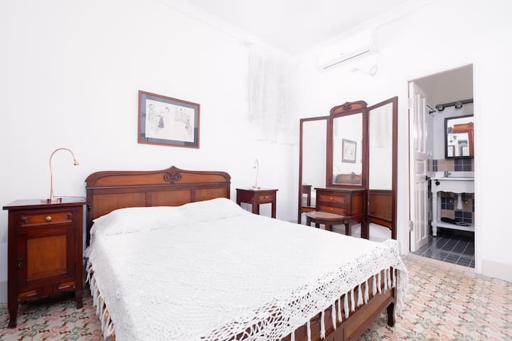 Meditation Queen Room, Free Wifi & 24-hour Power - La Havane
