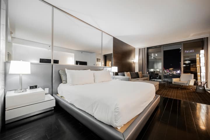 Th17* Strip View Studio W/ Open Balcony - Las Vegas, NV
