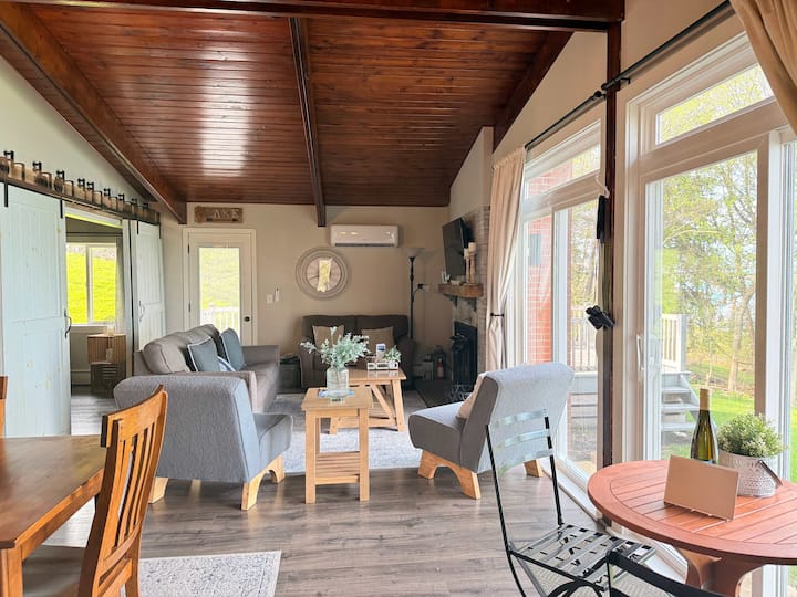 Cozy Lakeside Cottage W/ Dock, Kayaks, & Fire Pit - Seneca Falls, NY