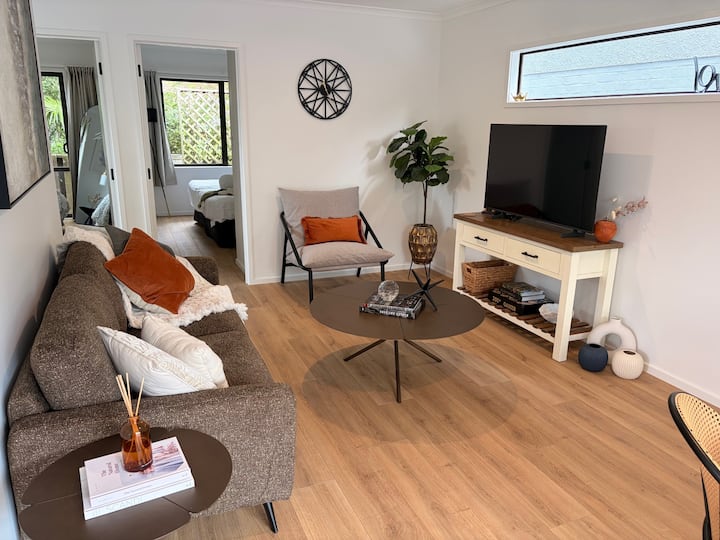 Newly Renovated - Private 2 Bedroom Retreat - Napier