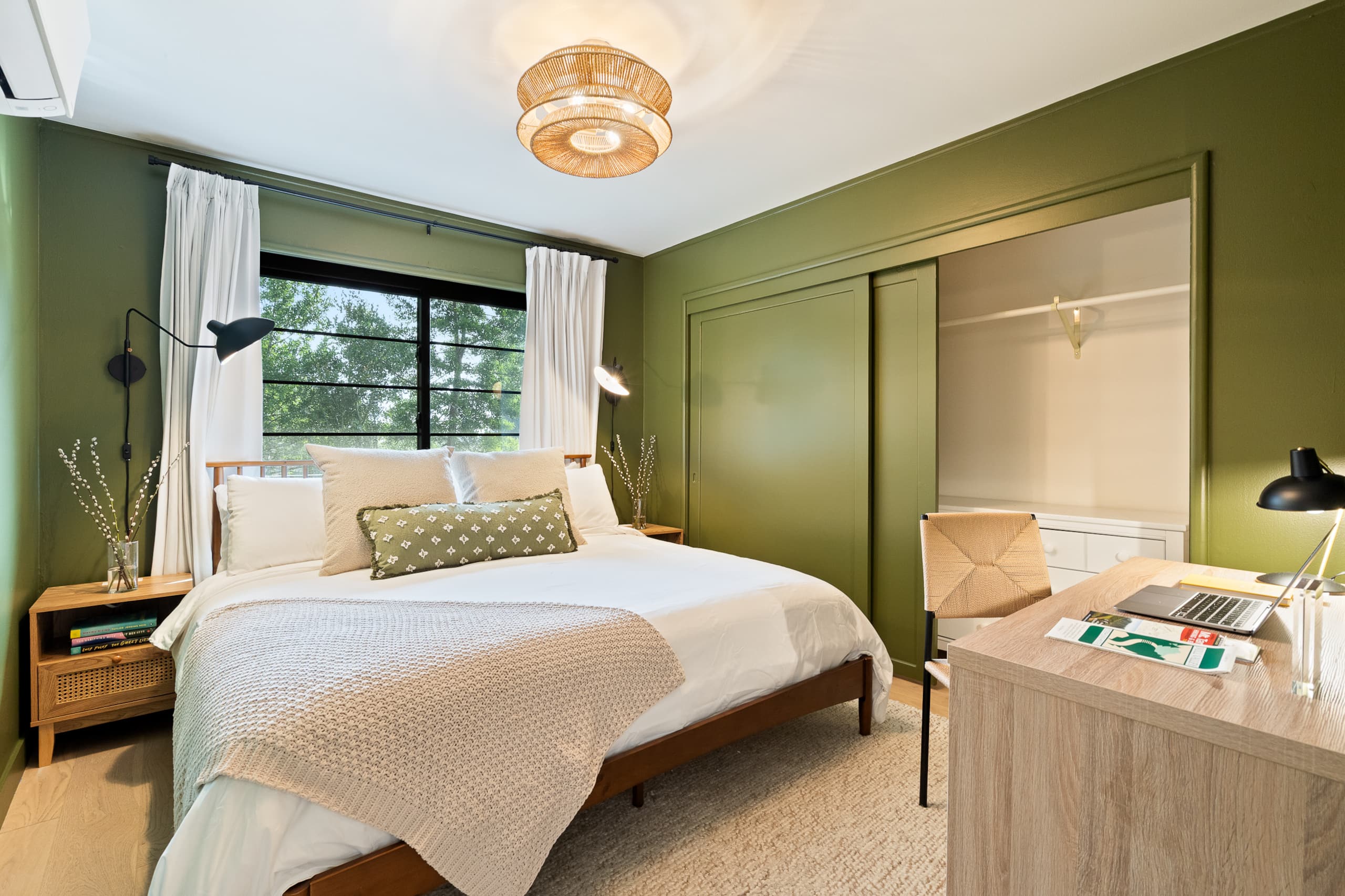 Luxe Treehouse Apt•Walk to Town•King Bed•Sleeps 4 - Photo 8