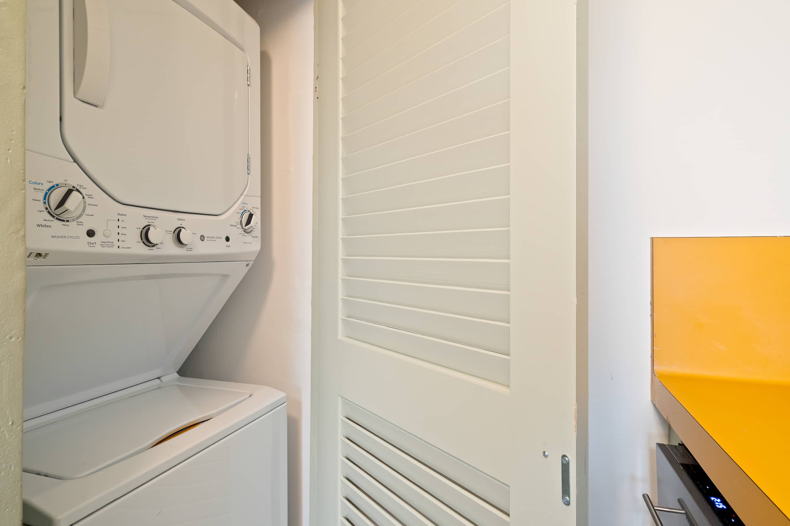 Luxe Treehouse Apt•Walk to Town•King Bed•Sleeps 4 - Photo 14