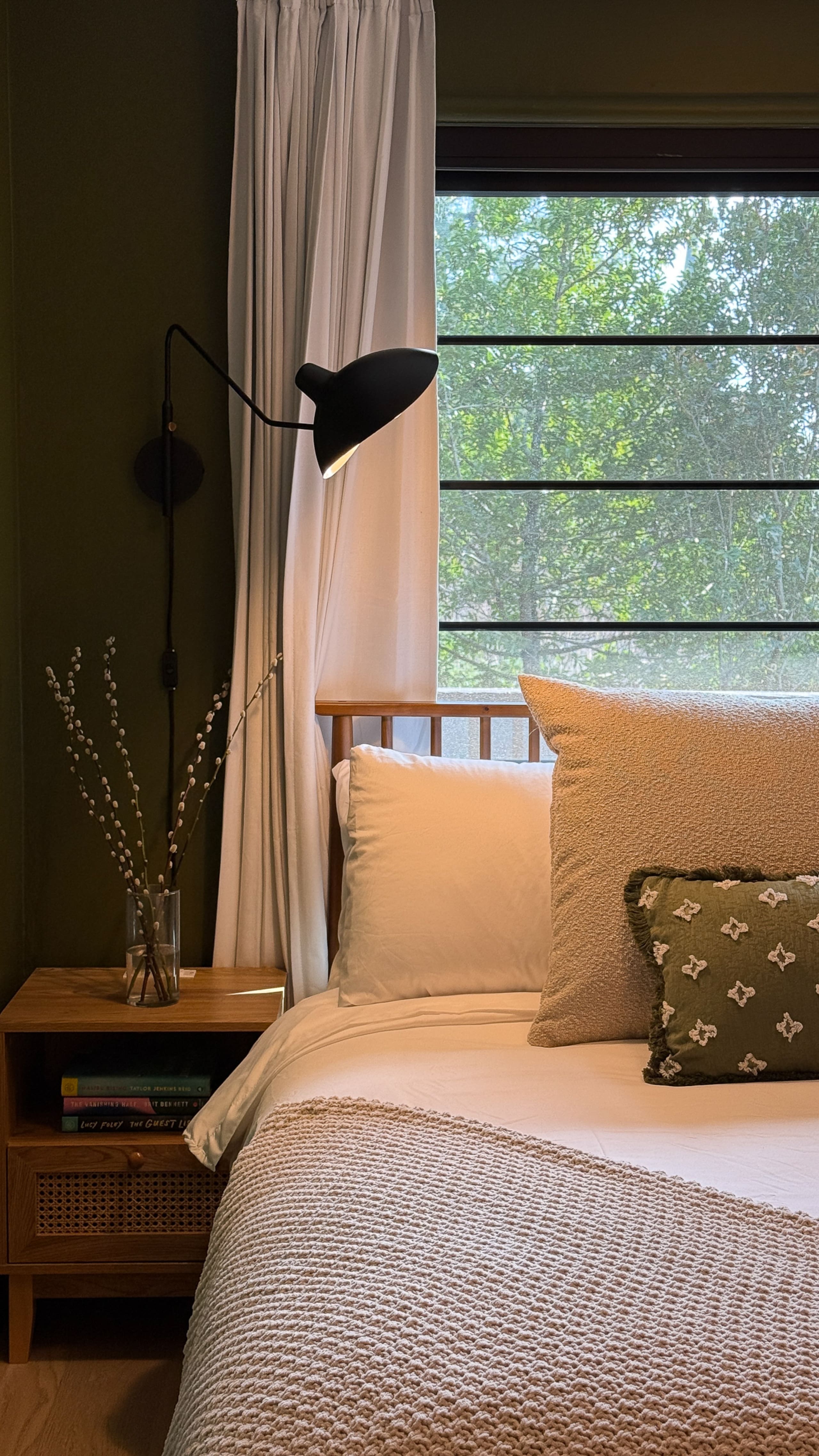 Luxe Treehouse Apt•Walk to Town•King Bed•Sleeps 4 - Photo 10