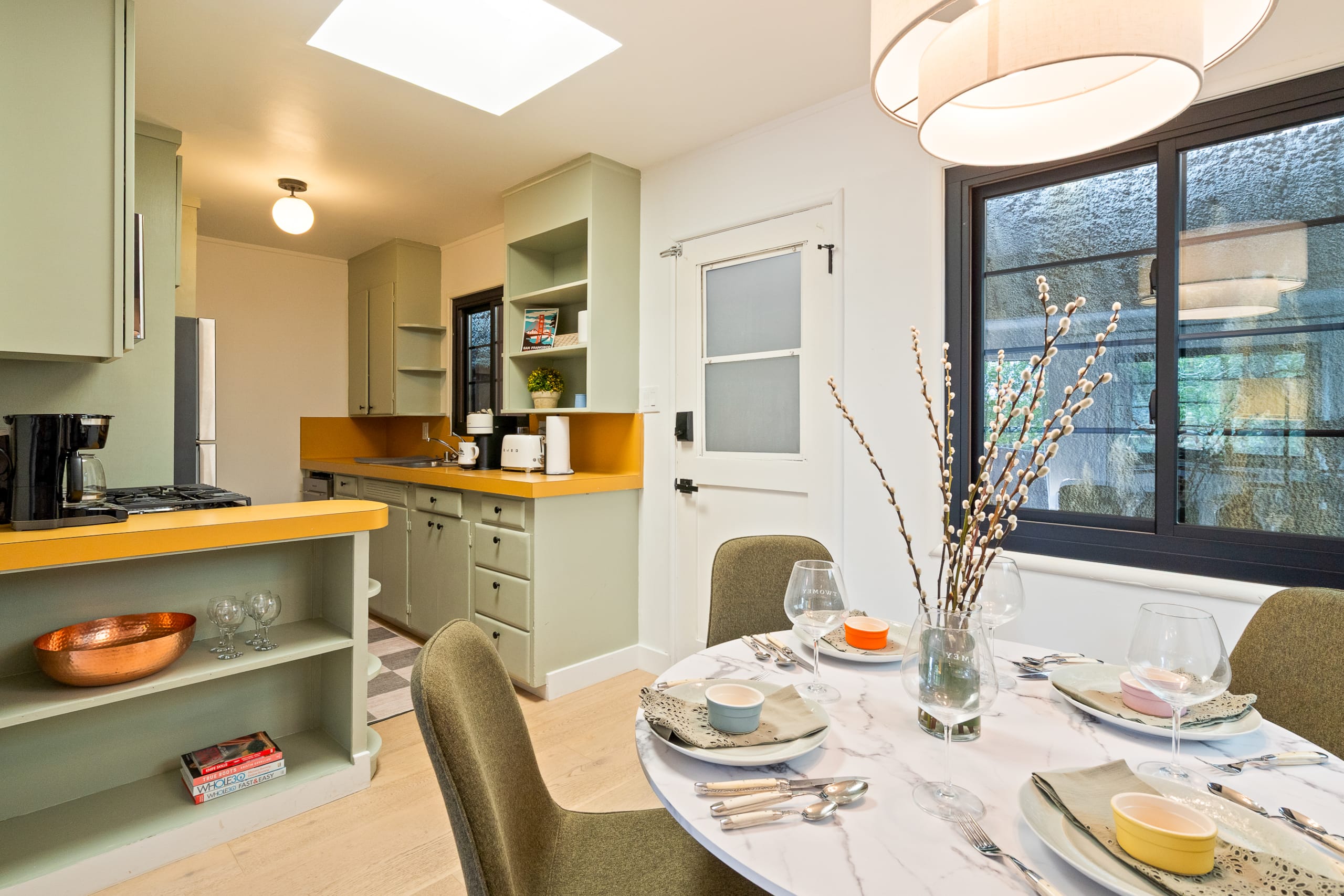 Luxe Treehouse Apt•Walk to Town•King Bed•Sleeps 4 - Photo 7