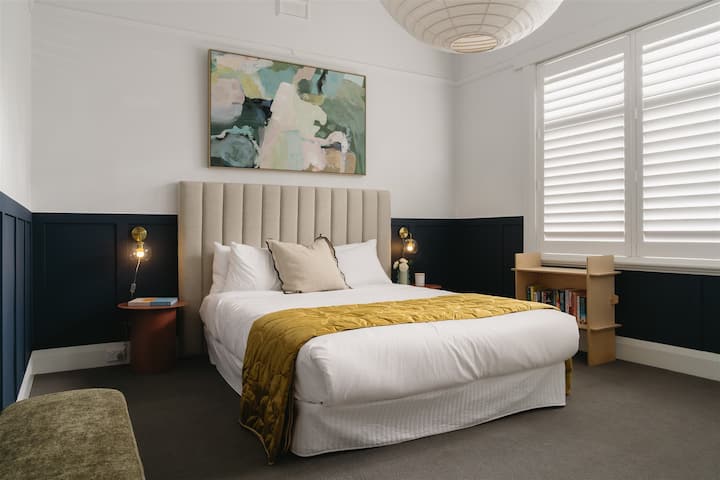 Bedroom 1: Queen bed, electric heater, dual-control electric blanket, built-in wardrobe