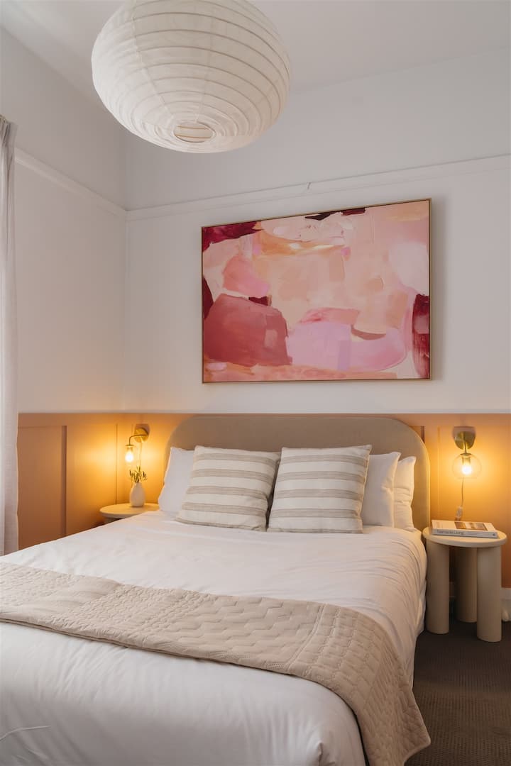 Bedroom 2: Queen bed, electric heater, dual-control electric blanket, built-in wardrobe