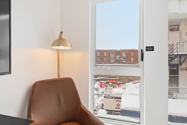 Refined Montreal Suite | Walk To Old Port - Montreal