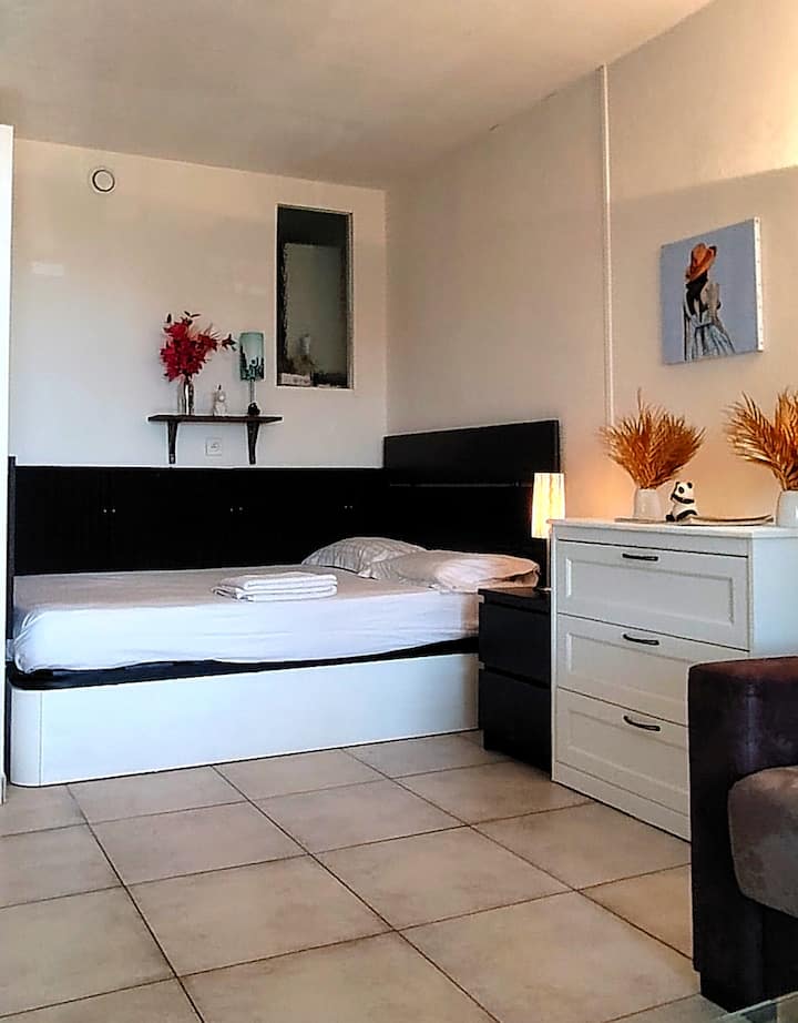 Ravissant Studio Cosy Avec Vue Mer - Valbonne