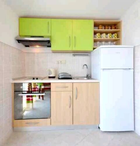 Top performing Airbnb: Family home away on the beach, free parking in Marunčići