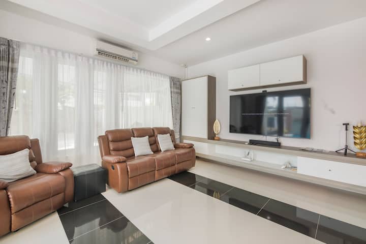 3 Bedrooms Pool Villa Near Najomtien Beach Pattaya - Pattaya