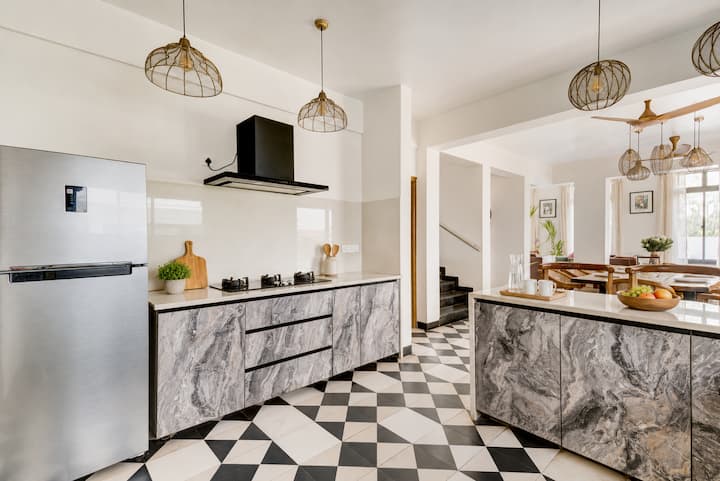 Full kitchen image 2