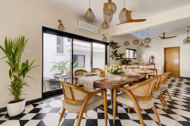 Dining area image 2