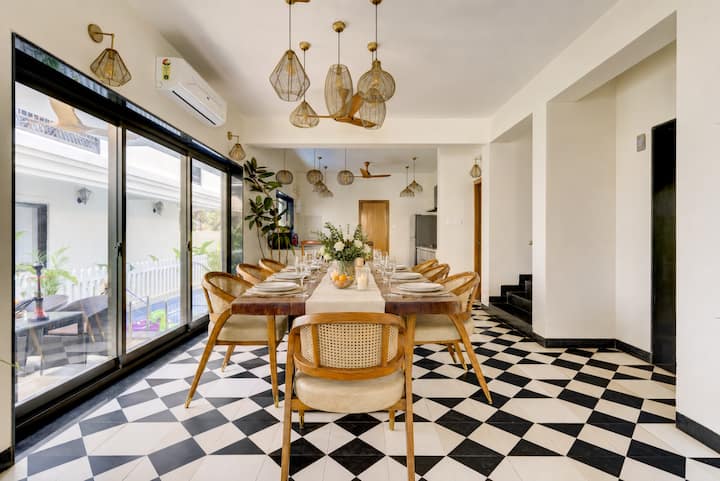Dining area image 3