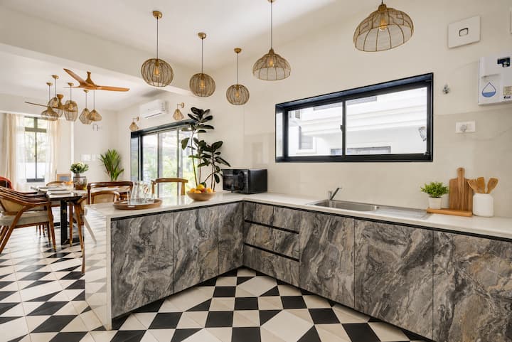 Full kitchen image 1