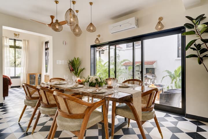 Dining area image 4