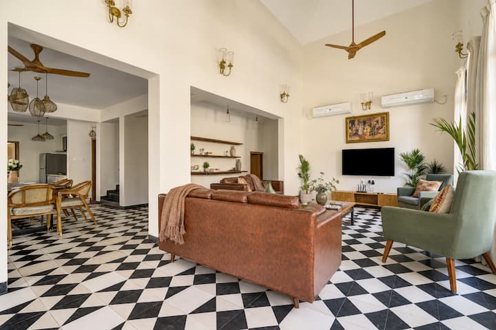 Living room image 3