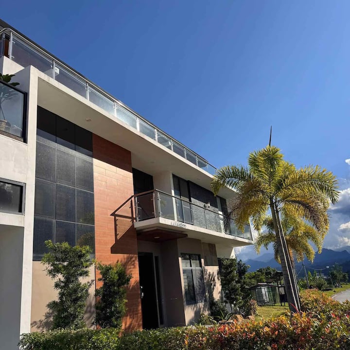 Serene Crest Villa -Private Pool & Peaceful Escape - Angeles