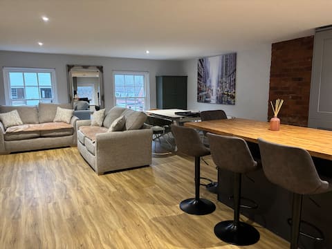 Popular Airbnb listing: Apartment 1, St Pauls, No1 High Street in North Warwickshire