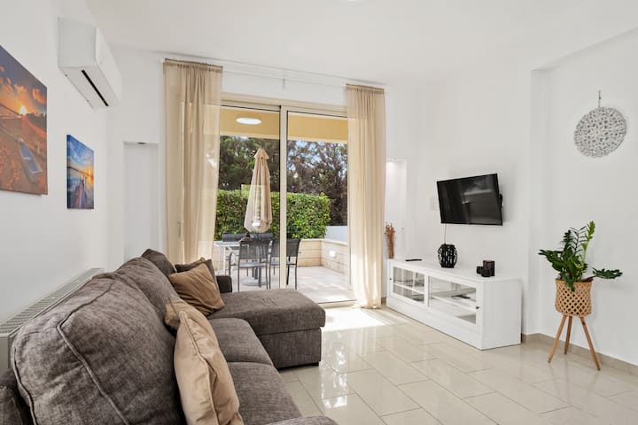 Villa With Private Pool In Pervolia Larnaka - Ларнака